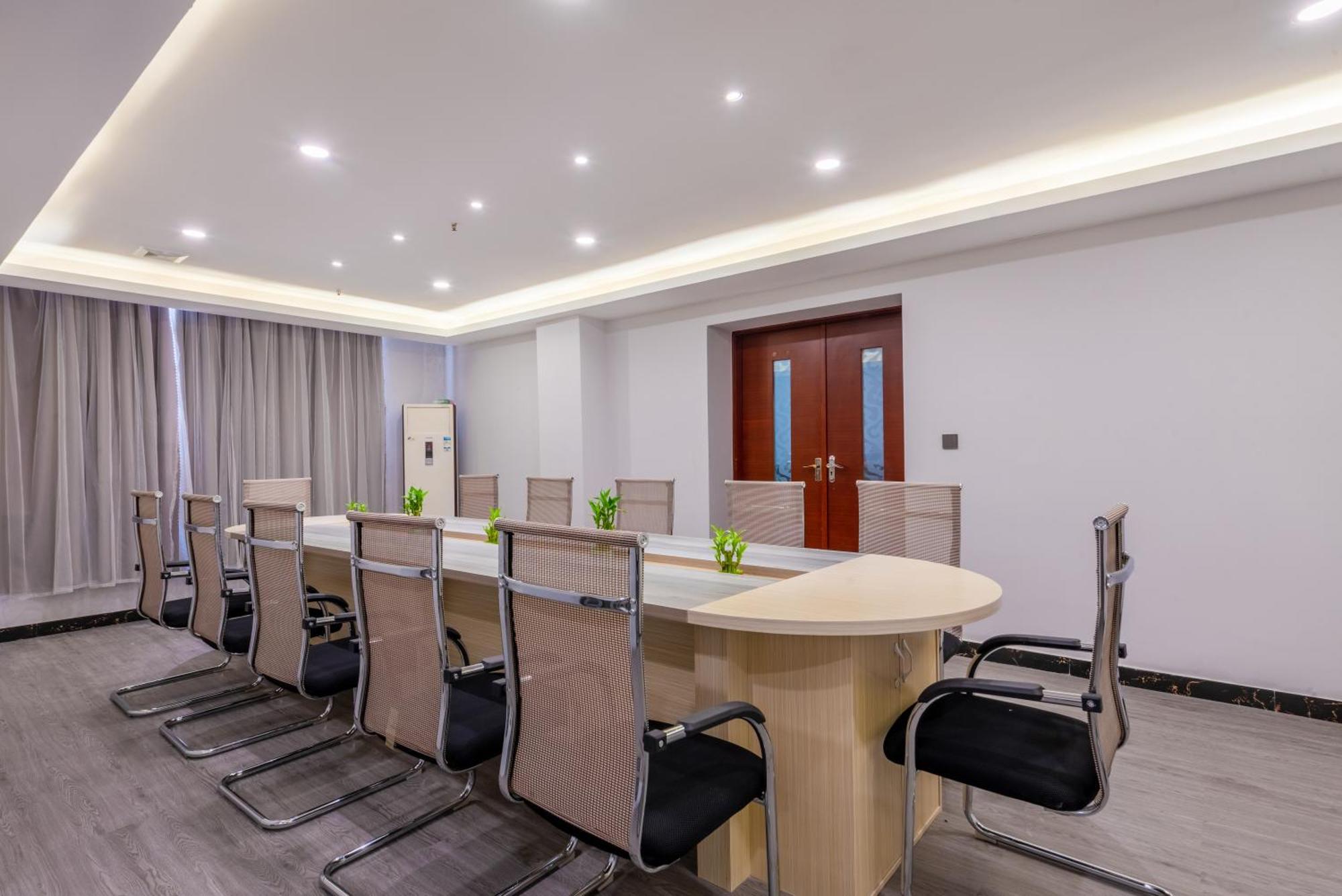 Huahang Hotel - Guangzhou Baiyun International Airport - Free Airport Shuttle Bus Dış mekan fotoğraf